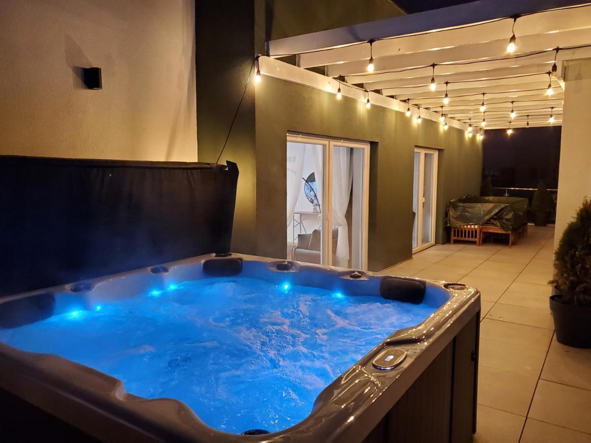 Jad- Penthouse With Jacuzzi And Mountain View - Coresi Braşov Buitenkant foto